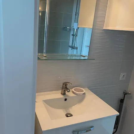 Paddock Apartment