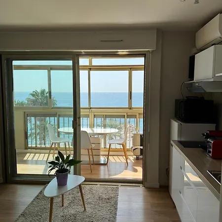 En Bord De Avec Parking *